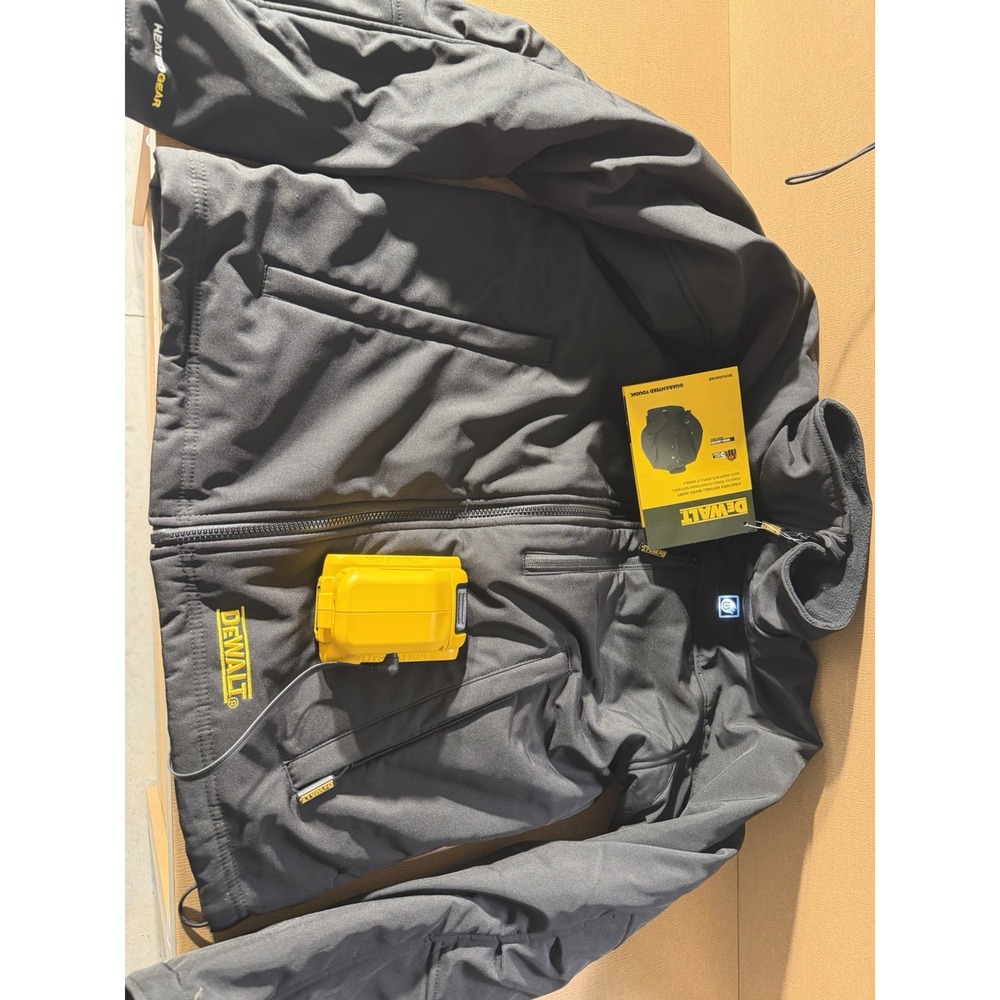 DEWALT Men's Heated Soft Shell Jacket Kit Black Medium Tested And Works